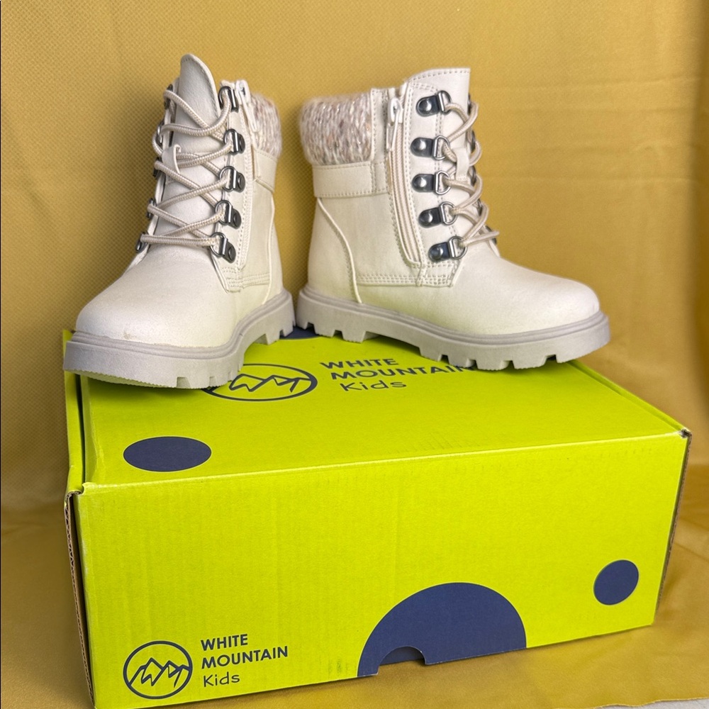 White Mountain Kids Off-White Fur-Lined Boots